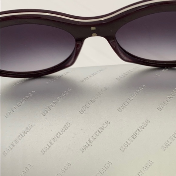SOLD***Balenziaga NWOT Sunglasses, - Picture 4 of 10